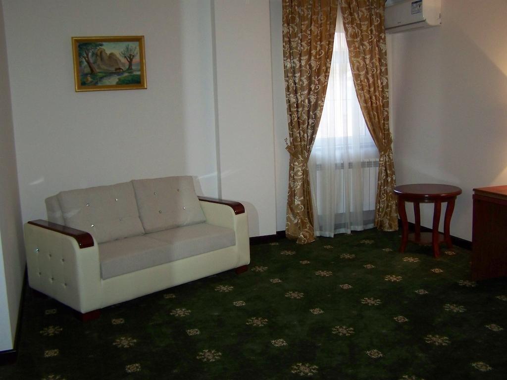 Arien Plaza Hotel Tasken Kültér fotó